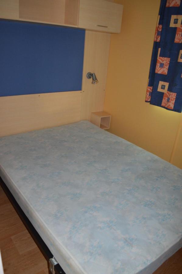 Le Clocher De Neyran Saint-Gervais-sur-Mare Exterior foto